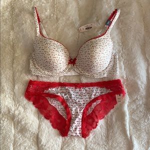 NWT Victoria’s Secret Body Bra
